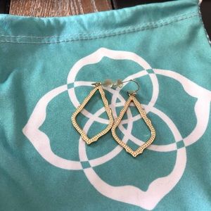 Kendra Scott Gold Sophia Earrings.